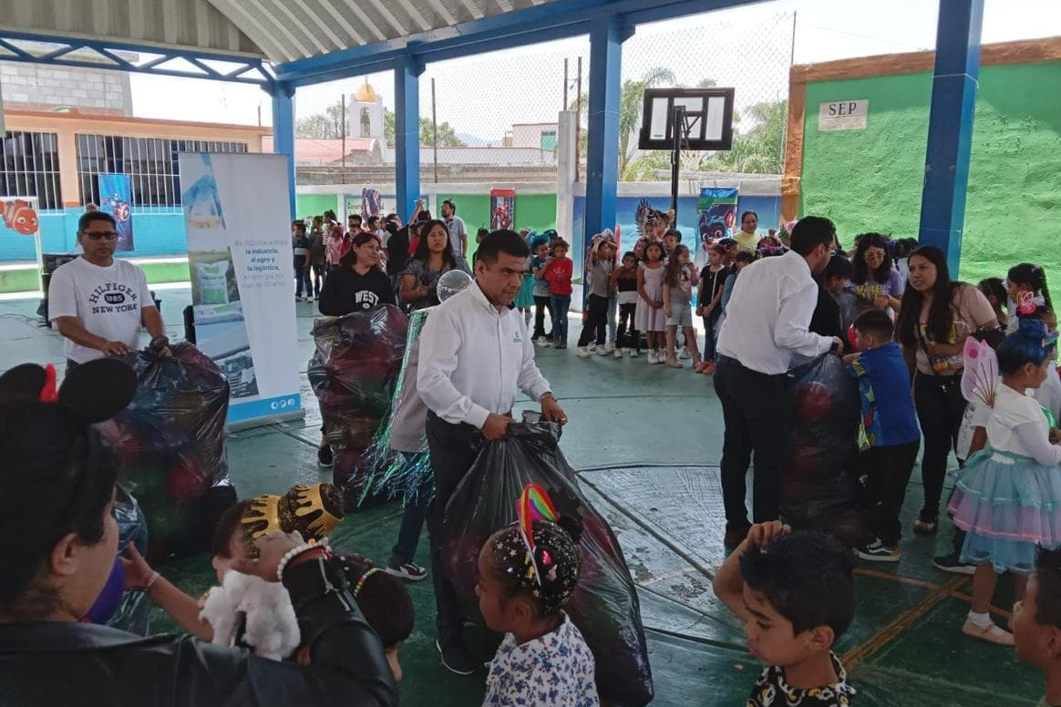 FERTISQUISA lleva sonrisas por el día del niño